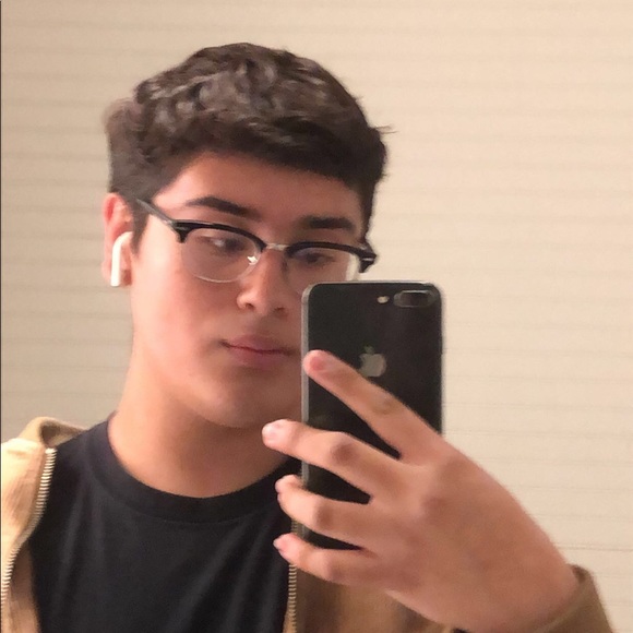 Meet your Posher, Alex - Picture 1 of 1